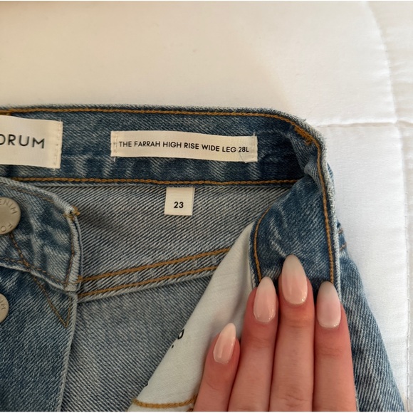Aritzia denim forum The Farrah Hi-Rise Wide Leg Jean light blue size 23, 28L - Picture 4 of 11